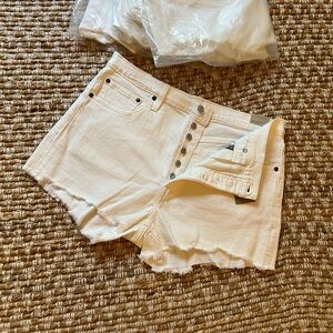 Levi's Women's 501 shorts / white